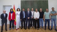 Foto de familia de Xunta, patronal y sindicatos de la escuela concertada tras el acuerdo firmado en Santiago