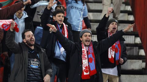 Aficionados del Celta, en la grada visitante del Peque�o Maracan�.