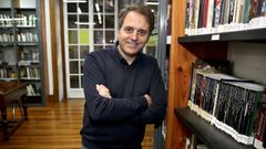 El autor y el mar. Como buen vigu�s varado en Madrid, el mar aflora por doquier en su obra, tambi�n en estos cuentos. �Supongo que cada uno escribe acerca de sus monstruos y obsesiones, pero es que adem�s el mar lo tiene todo, es la vida y es la muerte, el viaje, los cambios... Literariamente me proporciona todas las puertas que pueda necesitar abrir�, explica Villar.