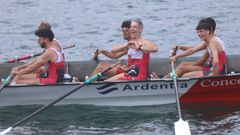 Veteran�a y juventud en la trainera del Club do Mar de Mugardos.