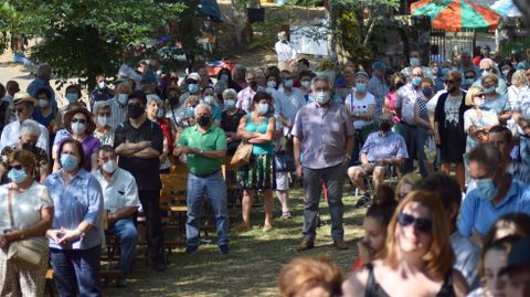 Ms mascarillas en la calle. Liberados de la obligacin de llevar mscara desde hace meses, en las ltimas semanas es cada vez ms habitual ver a gente llevndola incluso al aire libre, como en la romera de la Coba do Lobo