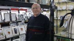 Cayetano Rodríguez Fuentefría, en una imagen del 2024 en una de sus tiendas Elyca de Ourense.
