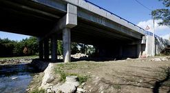 Los problemas con el colector causan vertidos de aguas residuales en la parroquia de Tomeza.