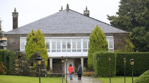 Maquieira la compró a principios de los años 40 y la reformó bajo la influencia del racionalismo. Pasó de ser una casa de labranza con el establo en la planta baja, a una vivienda con tintes modernistas