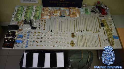 Material incautado a los detenidos en Gij�n