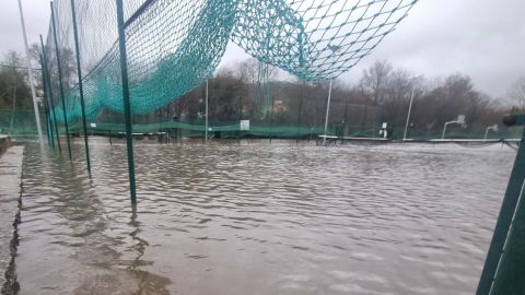 Las pistas deportivas est�n inundadas