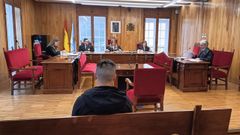 El acusado lleg� esposado a la Audiencia Provincial