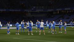 Los jugadores del D�por, durante el calentamiento previo al partido contra el Granada.