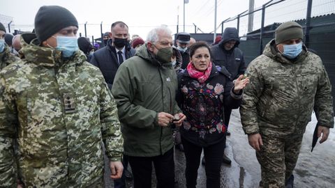 El alto representante de la Unin Europea para Asuntos Exteriores, Josep Borrell, visit este mircoles Stanitsa Lugnskaya, una localidad fronteriza en la lnea de contacto entre el Ejrcito ucraniano y las milicias separatistas prorrusas