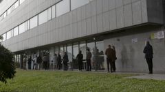 La vacunaci�n contra el covid-19 contin�a en el Hospital de Oza (Chuac), en A Coru�a