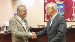 El presidente del Cabildo de El Hierro, Alpidio Armas, del PSOE, y el portavoz del PP, Rubn Armiche, han anunciado este mircoles un acuerdo para que sus dos partidos gobiernen juntos la corporacin insular.