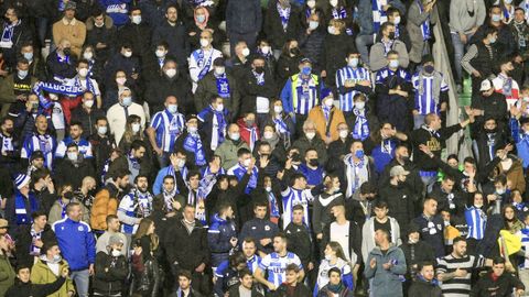 Aficionados del Deportivo en la grada de A Malata.