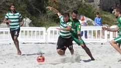 �xito rotundo del primer torneo de f�tbol playa en Corme