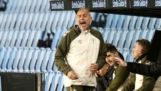 El segundo entrenador del Celta Fortuna, David Garc�a Sierra, durante el partido ante el Tenerife de este viernes en Bala�dos.