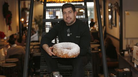 Pablo Morales de Habaziro (A Coru�a).�Tanto el chef Manuel Costi�a (Retiro da Costi�a, con dos estrellas Michelin), como Xo�n Crujeiras (Bido) alaban su pasteler�a y el respeto por el producto de este joven pastelero. �Sus roscones son de otra galaxia�, dice Antonio Amenedo, del Pazo de Santa Cruz..