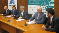 El rector, Santiago Garc�a Granda, y Juan Antonio Rodr�guez, jefe de Recursos Humanos de Axalta, presentaron la colaboraci�n.El rector, Santiago Garc�a Granda, y Juan Antonio Rodr�guez, jefe de Recursos Humanos de Axalta, presentaron la colaboraci�n 