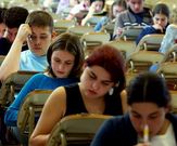 Educaci�n public� ayer la nueva convocatoria de becas.