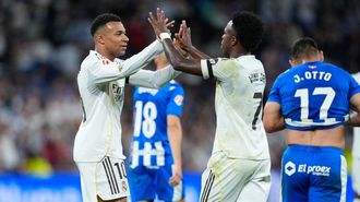 Celebraci�n de Mbapp� y Vinicius en el encuentro del Real Madrid ante el Alav�s.