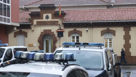 Los cinco detenidos fueron trasladados a la Comisar�a de la Polic�a Nacional de Ferrol, que puede verse en una foto tomada ayer tras los arrestos