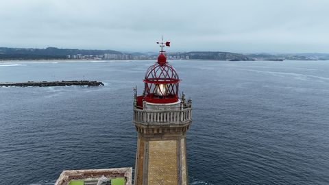 Nueva c�pula del faro de Avil�s