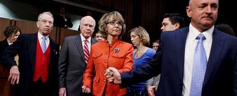 <span lang= es-es >Secuencia mortal</span>. El fot�grafo capt� como un miliciano rebelde fue alcanzado mortalmente por un francotirador del r�gimen sirio en Ain Tarma, un suburbio de Damasco.