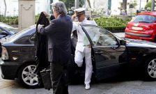 El oficial procesado, Pablo Varela, ayer a su llegada al Tribunal Militar de A Coru�a.