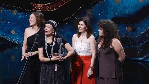 O equipo de maquillaxe e perruquer�a de��Antes de n�s� recolle o Mestre Mateo