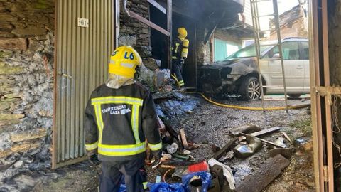 El GES de Laza, actuando en un incendio que se propag desde un coche a una vivienda en Toro.