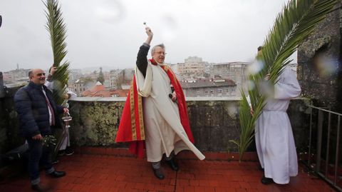 Bendicin de ramos desde el campanario de la baslica de Santa Mara