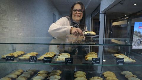 Sandra Surez en empanadas Ma's, el ltimo local inaugurado en la calle Real de A Corua. 