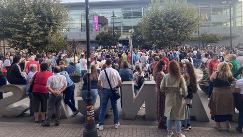 Protesta vecinal ante el Concello de Cangasel da que la Mancomunidade do Morrazo aprob la subida de las tasas de la basura