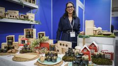 Sandra Vi�as, con los productos de Maremonte, en la feria Xantar de Ourense.