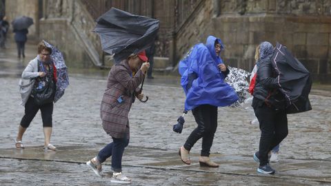 El fuerte viento tambin es protagonista en Galicia. En la imagen, la plaza del Obradoiro, en Santiago.