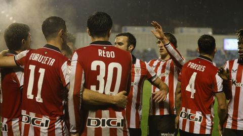 Los jugadores del Athletic Club celebrando el gol de Jauregizar