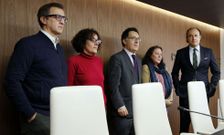 <span lang= es-es >Pleno respaldo al equipo actual</span>. El trabajo de Varela y Nespereira, a la izquierda, fue resaltado por Antonio Pi�a, Pilar L�pez-Guerrero y Florentino Delgado, en el d�a europeo de la mediaci�n. 