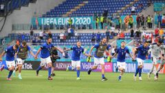Los jugadores de Italia clasifican su clasificación para octavos en cabeza de su grupo