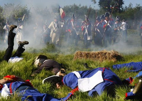 Despu�s de que los ej�rcitos midan sus fuerzas, habr� teatro y cena campestre. 