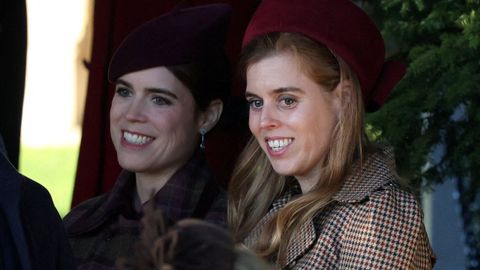 Las princesas Beatriz y Eugenia, fotografiadas el d&iacute;a de Navidad
