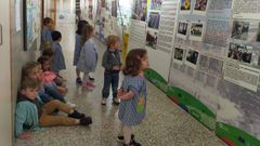 Alumnos de infantil en el colegio Xes�s Golmar, en Lal�n