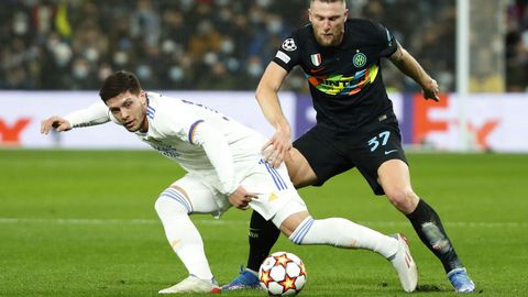 Jovic, con el Real Madrid, en un partido ante el Inter