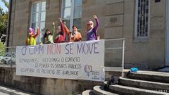 Protesta de la Marcha Mundial das Mulleres frente al CIMM.