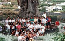 El grupo de octavo de EGB, de la quinta de 1980, durante su excursi�n de fin de curso. 