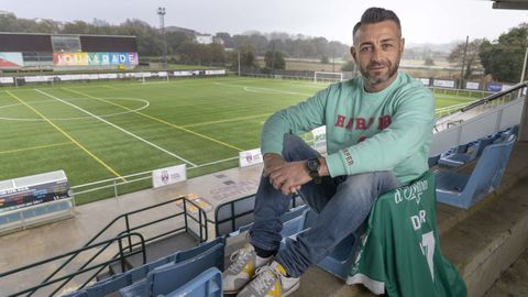 Sergio Prego, Doro, en el campo de f�tbol del Xallas.