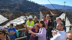 Martnez Allegue y lvarez Barreiro, en el encuentro con los vecinos de San Vicente de Leira.
