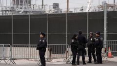 Agentes de polic�a en el exterior del centro de detenci�n de Brooklyn
