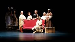 Un momento da estrea da peza �Que din as rumorosas�, do grupo Maquinarias Teatro, que se ofrecer� en Monforte 0 7 de marzo
