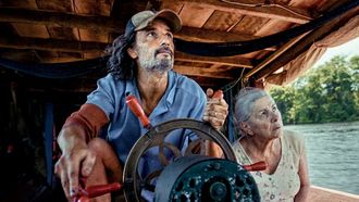 Los actores Rodrigo Santoro y Denise Weinberg, en la pel&iacute;cula &laquo;El &uacute;ltimo azul&raquo;. 