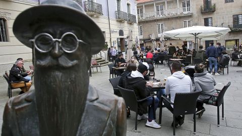 Terrazas llenas en la zona vieja de Pontevedra
