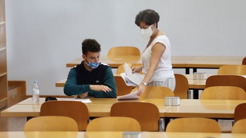 Un alumno se examina de selectividad en Vigo