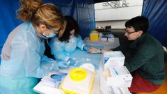 En el centro de salud de Foz han instalado una carpa para realizar la prueba a las personas que participan en el estudio epidemiol�gico del Sergas